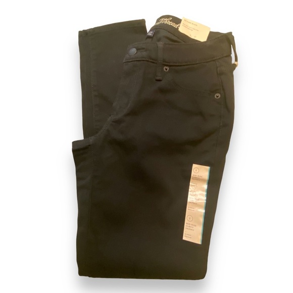 ๐ Universal Thread No Fade Black Mid Rise Curvy Skinny Jeans Size 2 NWT - Picture 6 of 11
